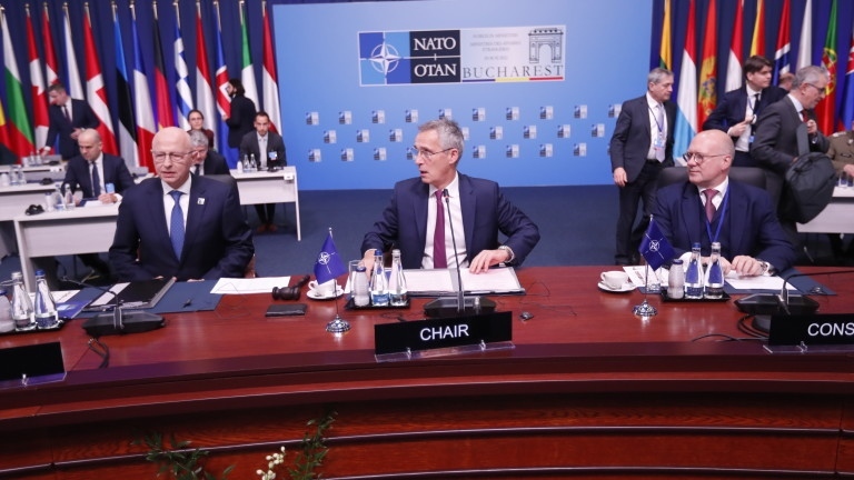 НАТО обсъжда Балканите и Балтика